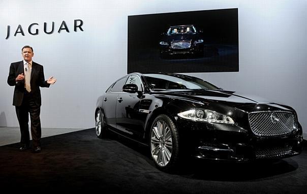 Mike ODriscoll, Managing Director Jaguar Cars, enthüllt den neuen Jaguar XJ auf der IAA in Frankfurt.